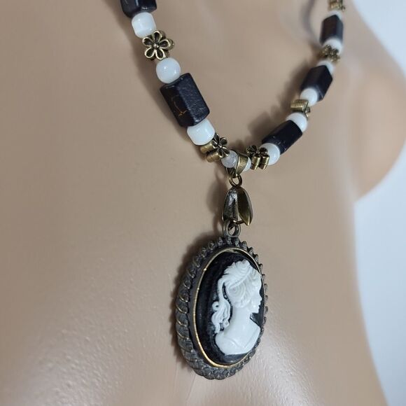 Handmade Cameo Glass White Freshwater Necklace set - Picture 13 of 15